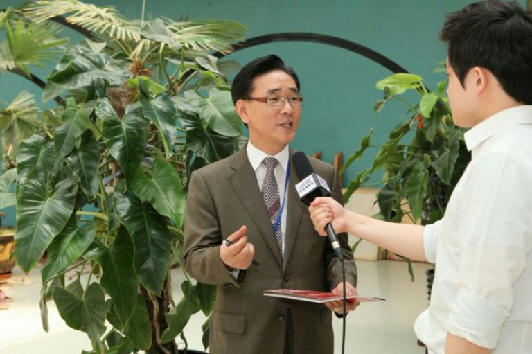 중국 CCTV 인터뷰 중 한컷