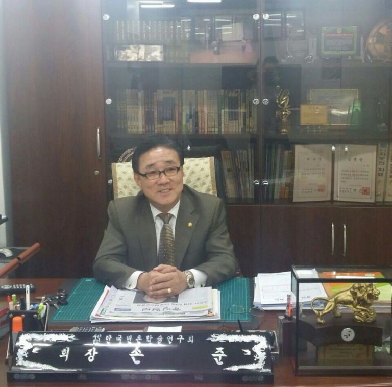 내일뉴스와 인터뷰 중 한 컷